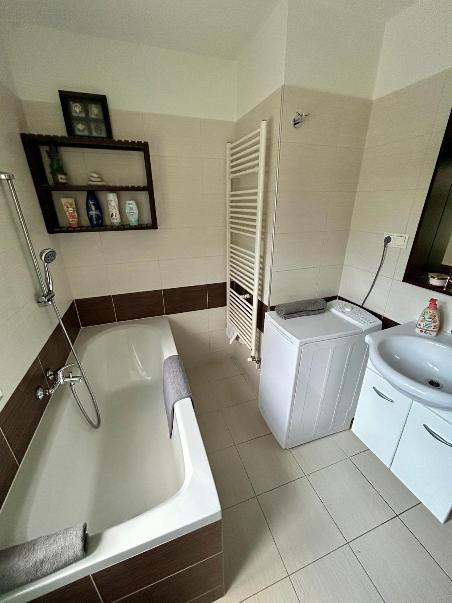 Apartman Milet Style And Spacy 2 With Ac In Nivy Pozsony