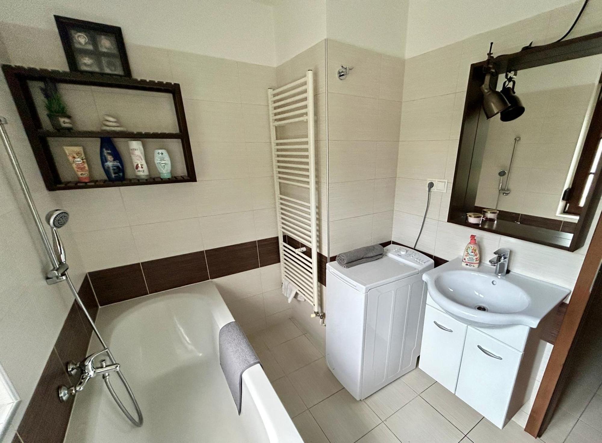 Milet Style And Spacy 2 With Ac In Nivy Apartman
